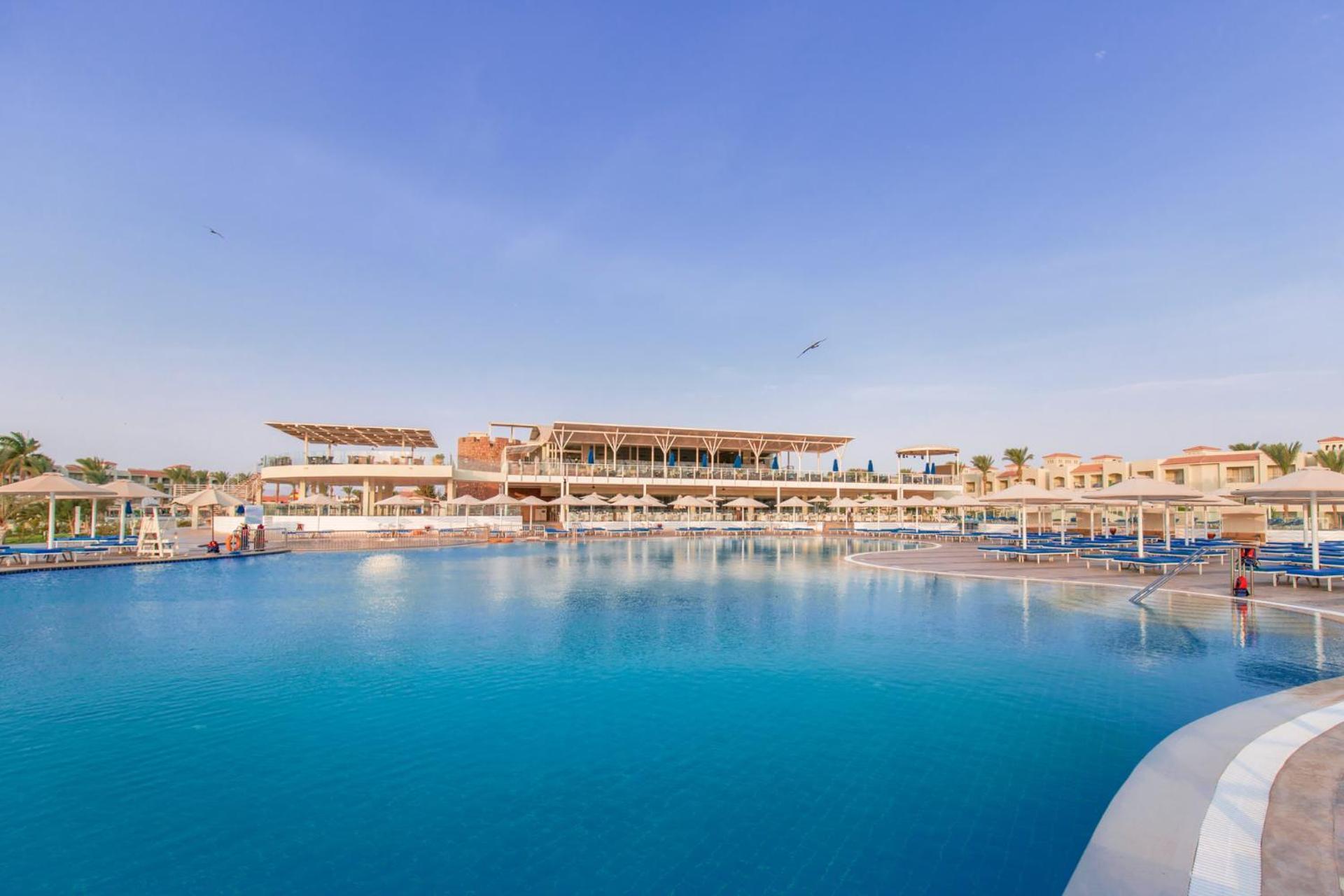 Pickalbatros Dana Beach Resort - Aqua Park Hurghada Exterior foto The resort's main pool