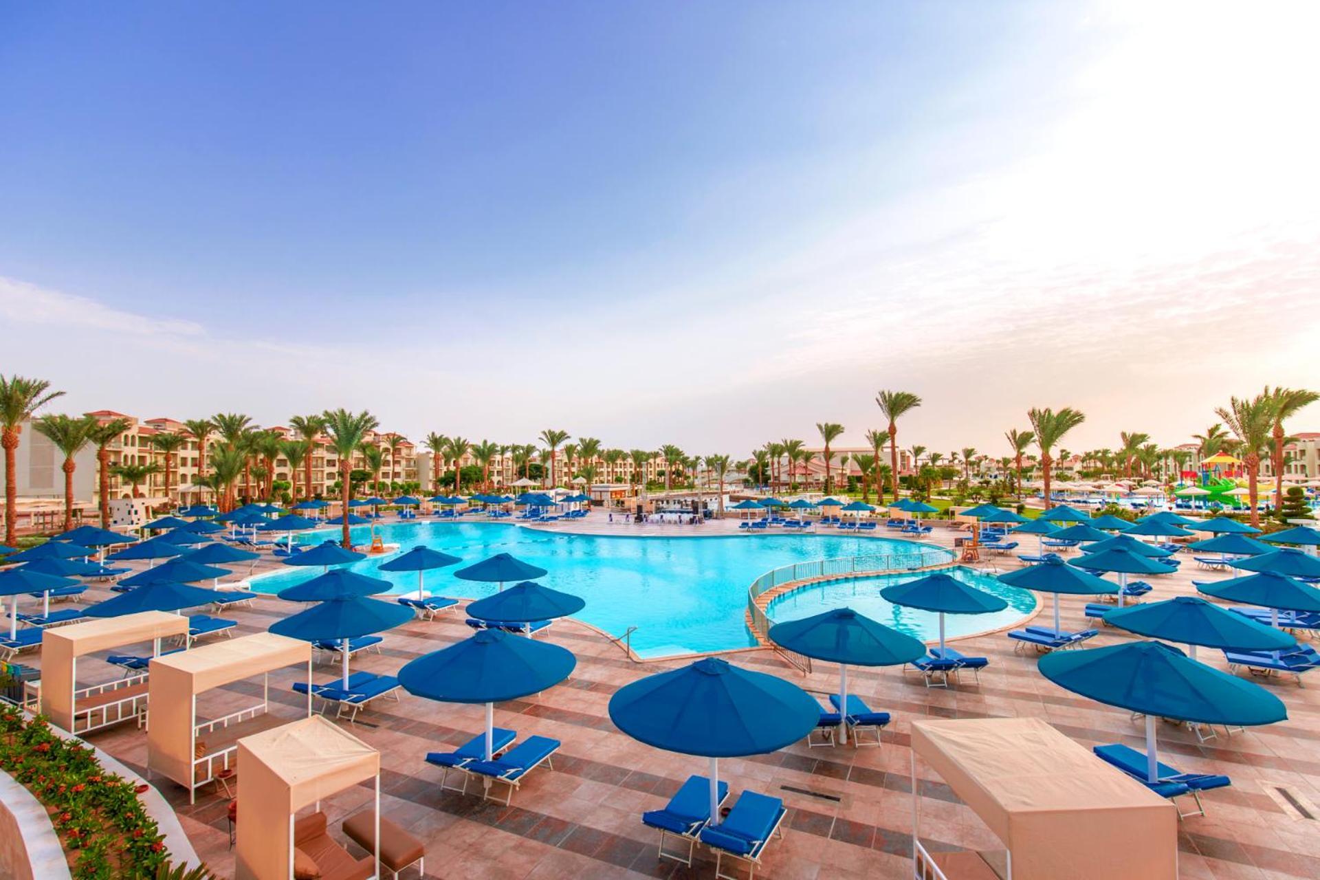 Pickalbatros Dana Beach Resort - Aqua Park Hurghada Exterior foto The swimming pool at the Hilton Sharm El-Sheikh Resort