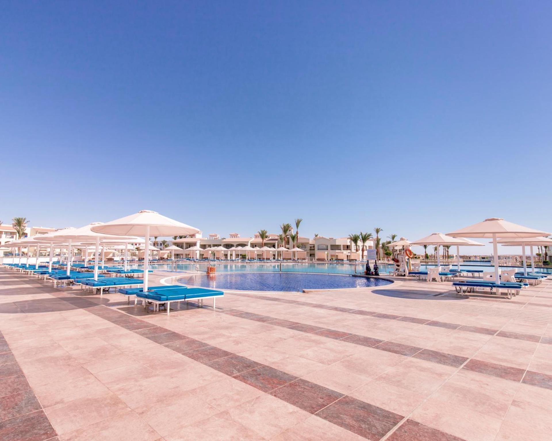 Pickalbatros Dana Beach Resort - Aqua Park Hurghada Exterior foto The swimming pool at the hotel