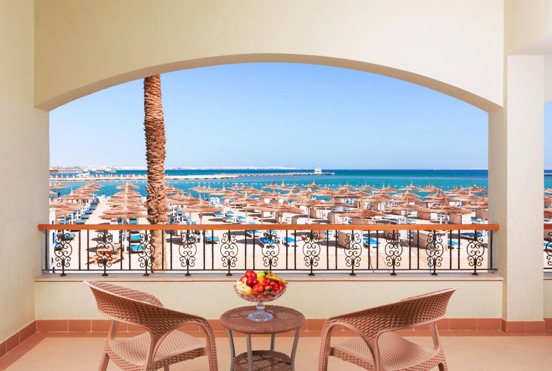 Pickalbatros Dana Beach Resort - Aqua Park Hurghada Exterior foto View from a hotel room