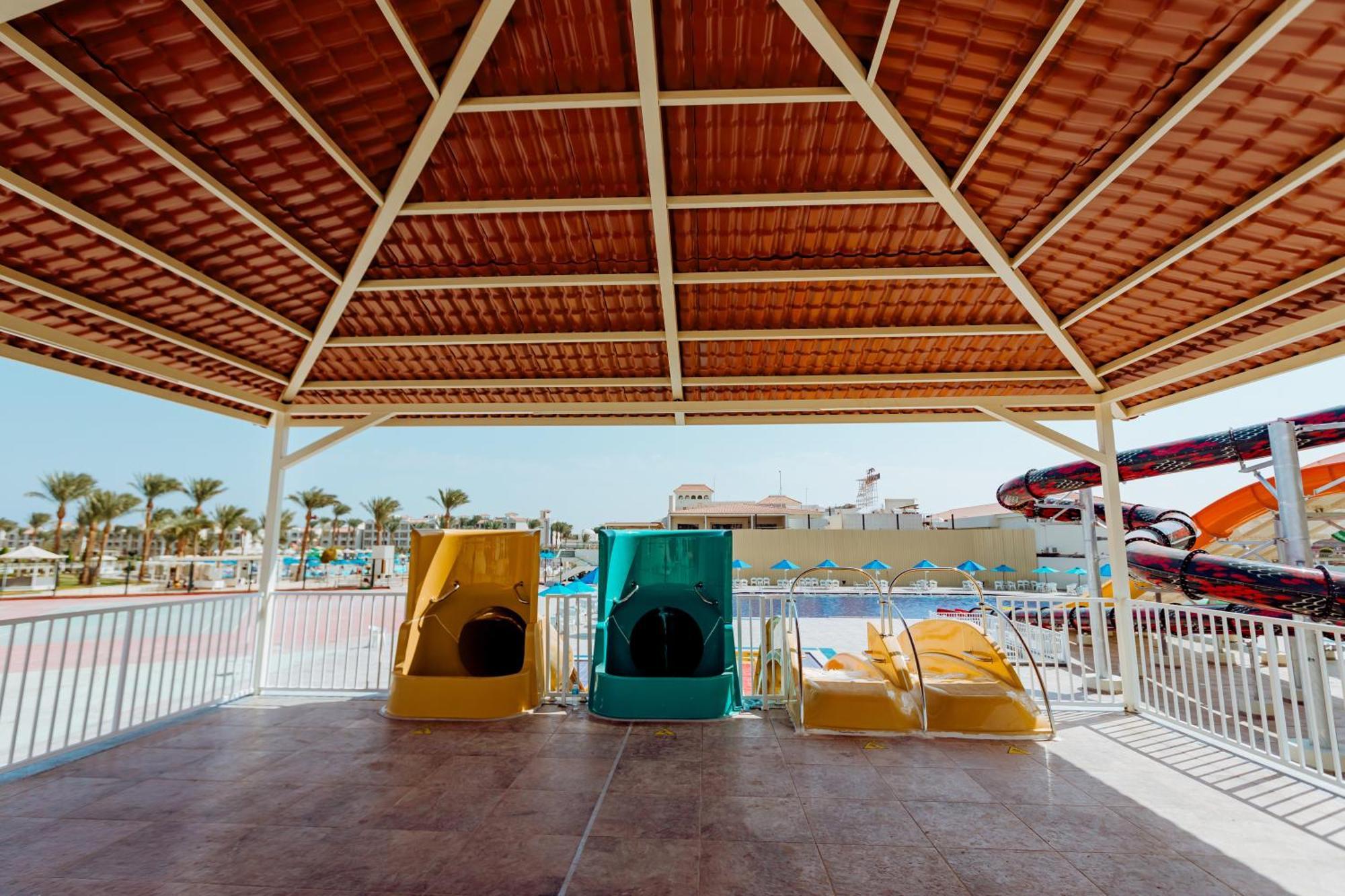 Pickalbatros Dana Beach Resort - Aqua Park Hurghada Exterior foto The water park