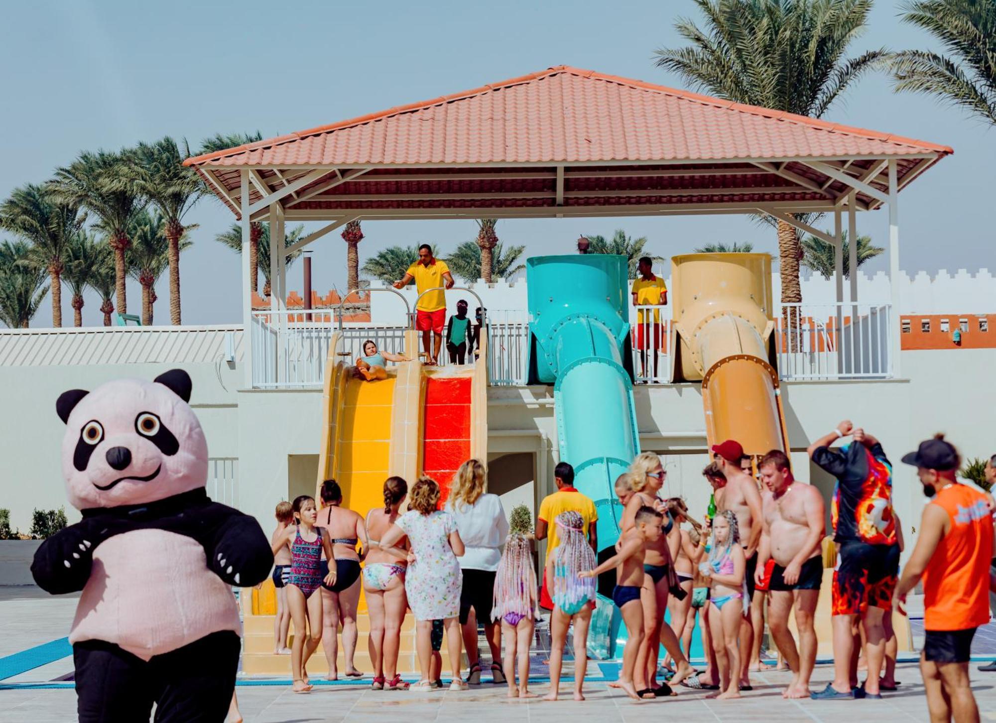Pickalbatros Dana Beach Resort - Aqua Park Hurghada Exterior foto Panda, mascot of the resort