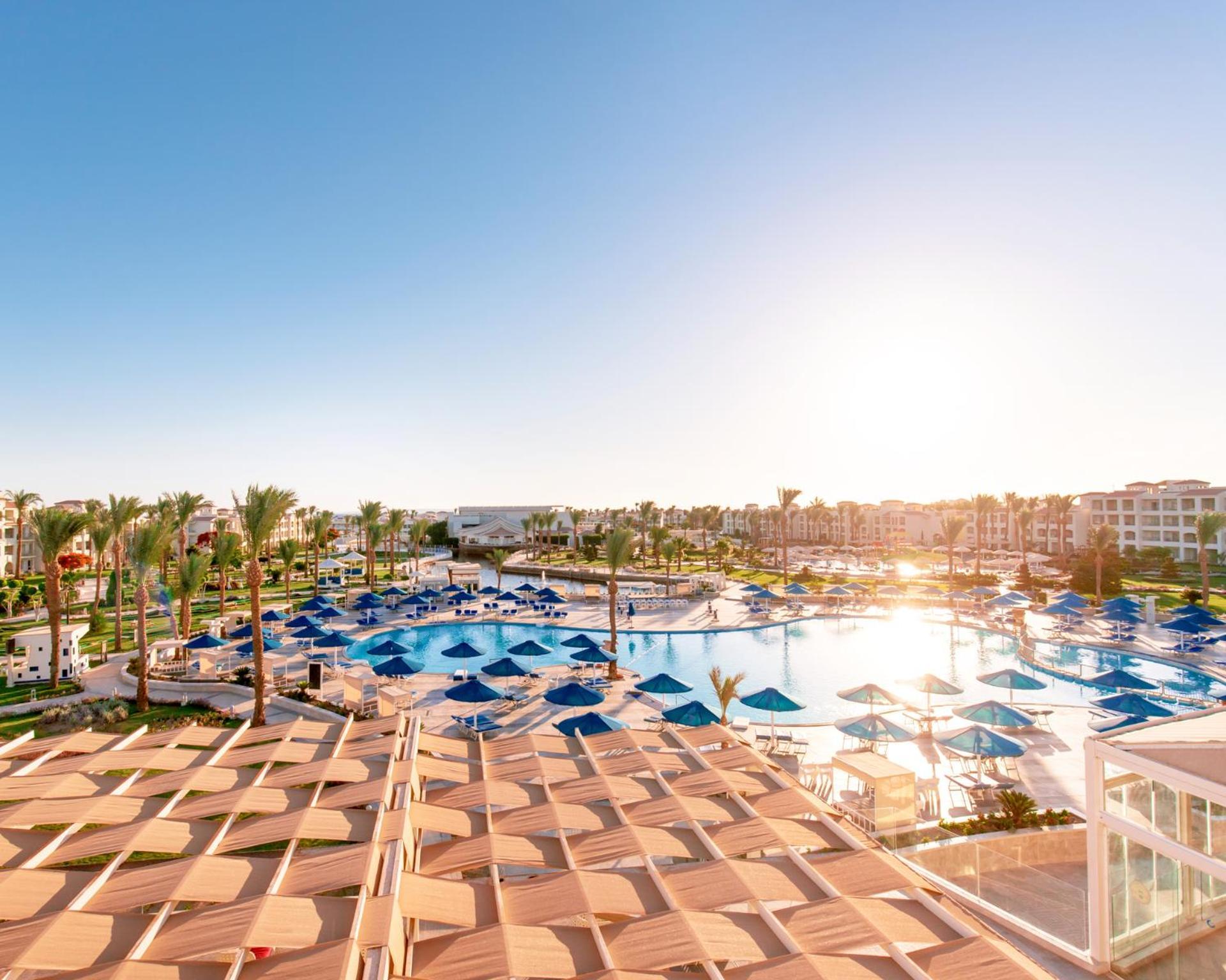 Pickalbatros Dana Beach Resort - Aqua Park Hurghada Exterior foto Sunrise at the Hilton Sharm El Sheikh Resort