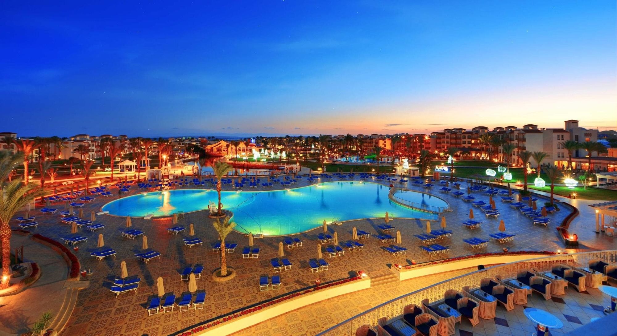 Pickalbatros Dana Beach Resort - Aqua Park Hurghada Exterior foto Sunset at the Grand Hotel